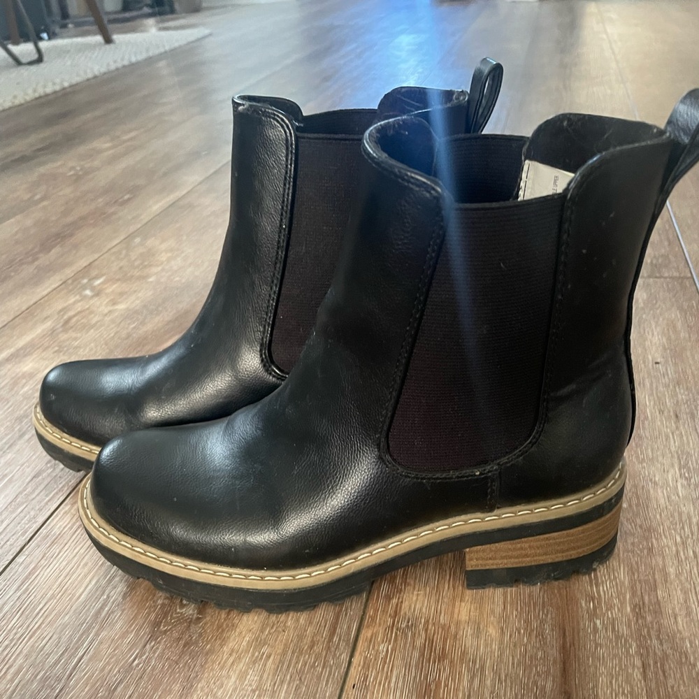Women’s black boots